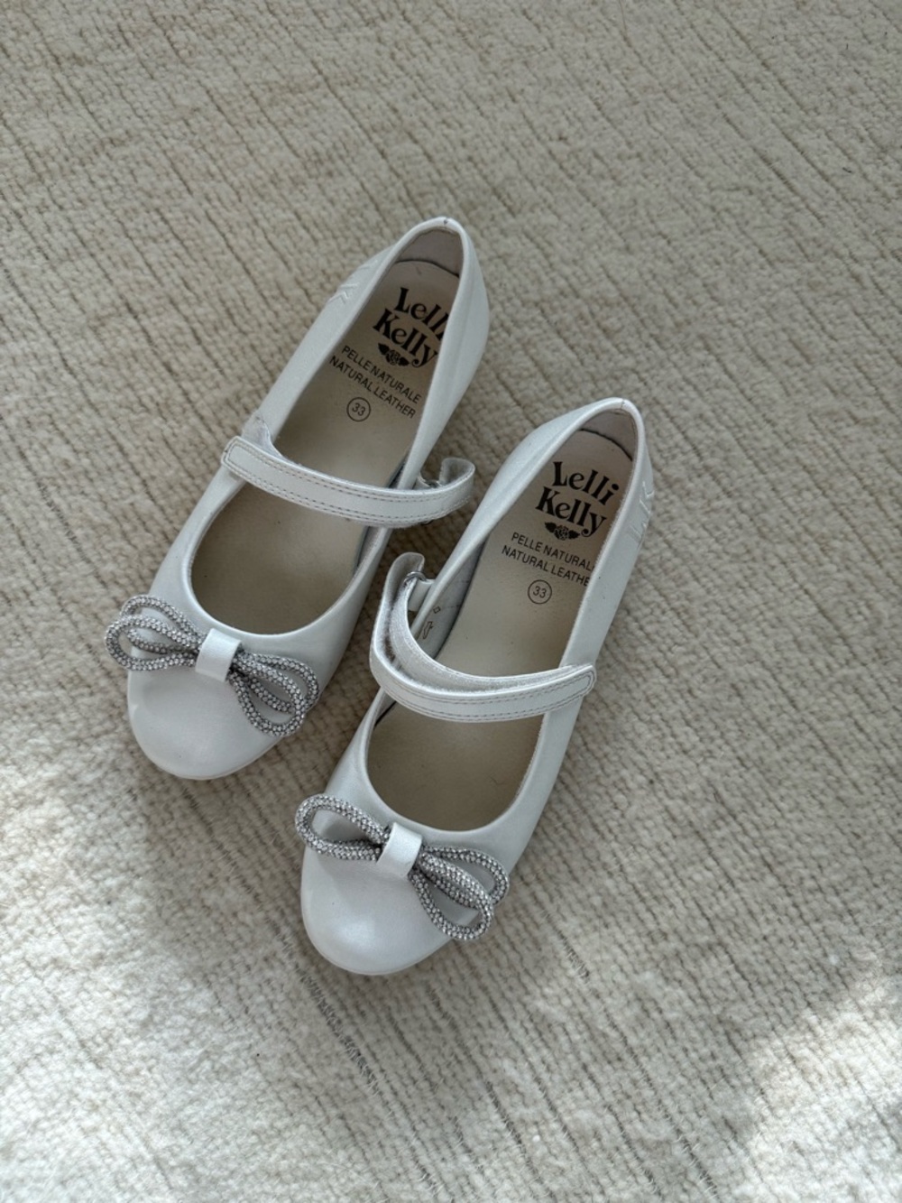 Girls' White Mary Jane Dress Shoes with Decorative Bow